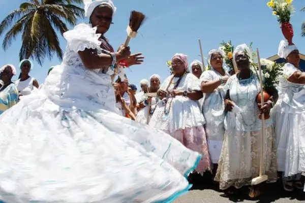 Como Festas Folclóricas Contribuem para o Turismo Responsável: Cultura, Comunidade e Sustentabilidade